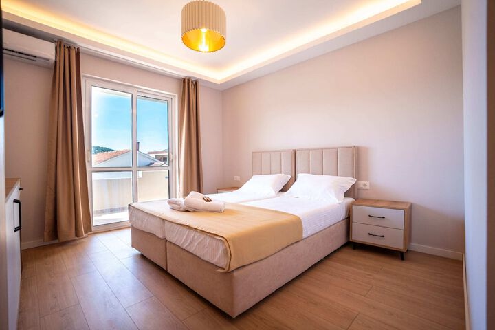 Room 3 of 32