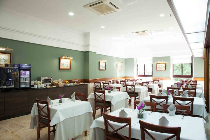 Dining Photos