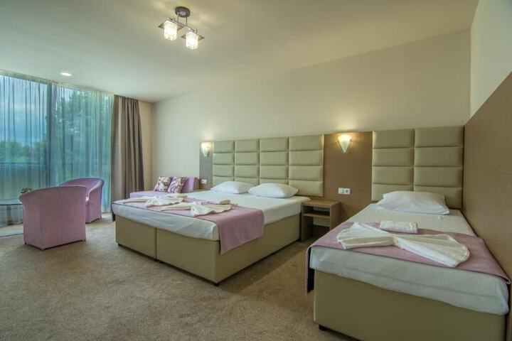 Room 6 of 28
