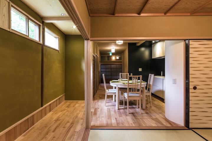 Room 9 of 28