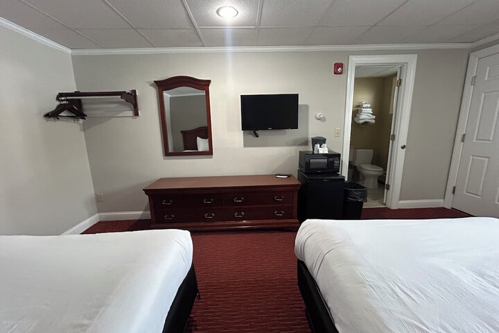 2 Double Beds (3 of 6)
