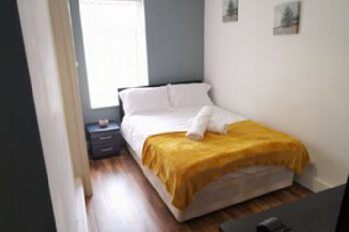 Room 28 of 35
