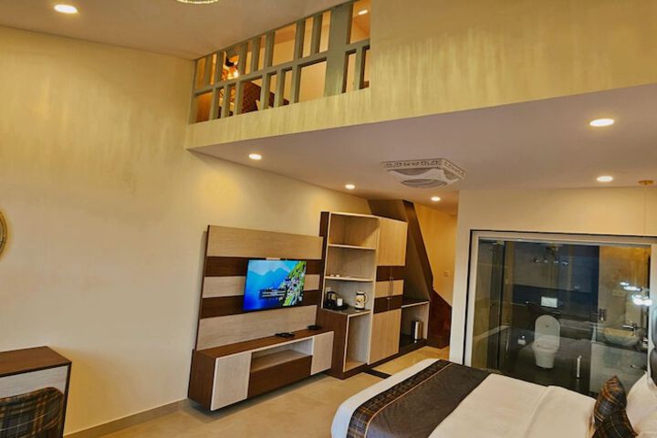 Room 11 of 24