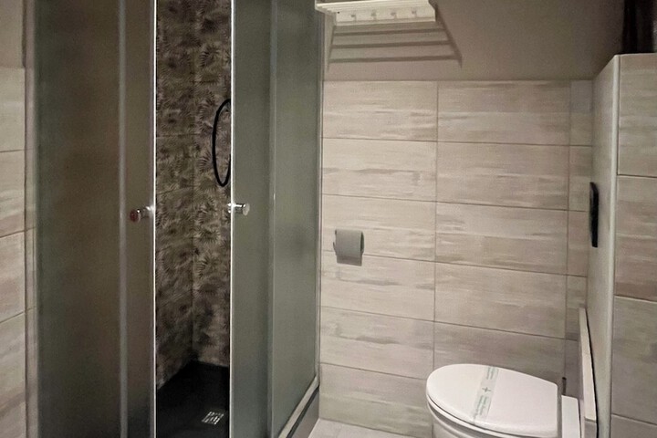 Room 33 of 44