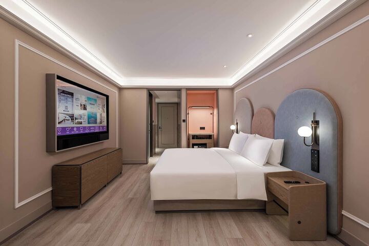 Room 11 of 35