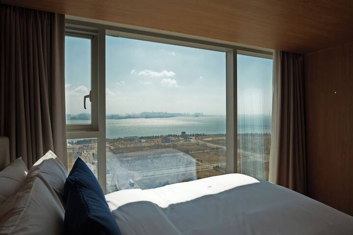 Room 14 of 37