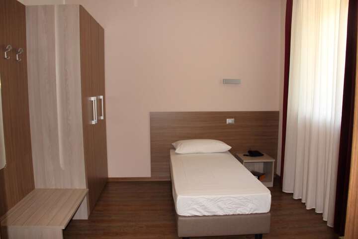 Room 19 of 64