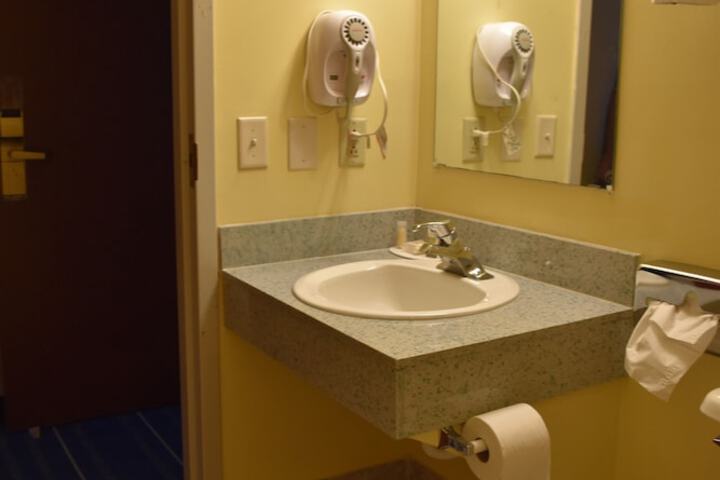 Bathroom sink