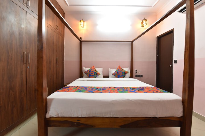 Room 6 of 17