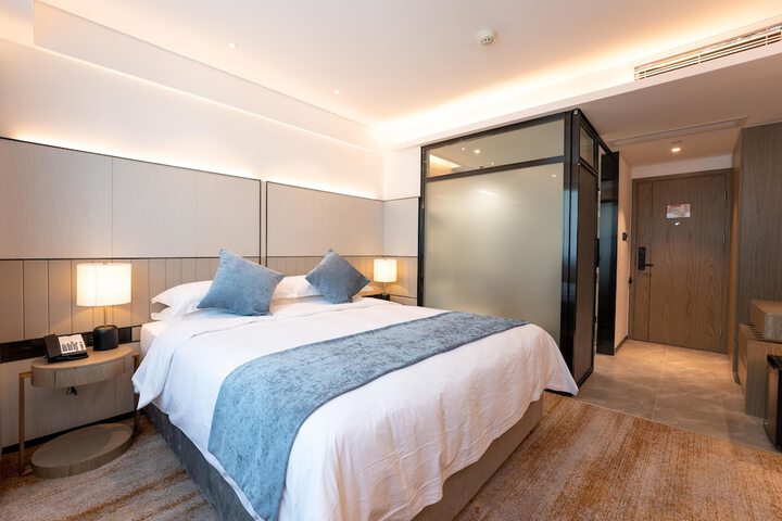 Room 2 of 41