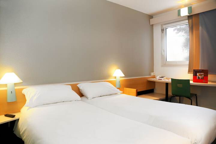 Room 5 of 79