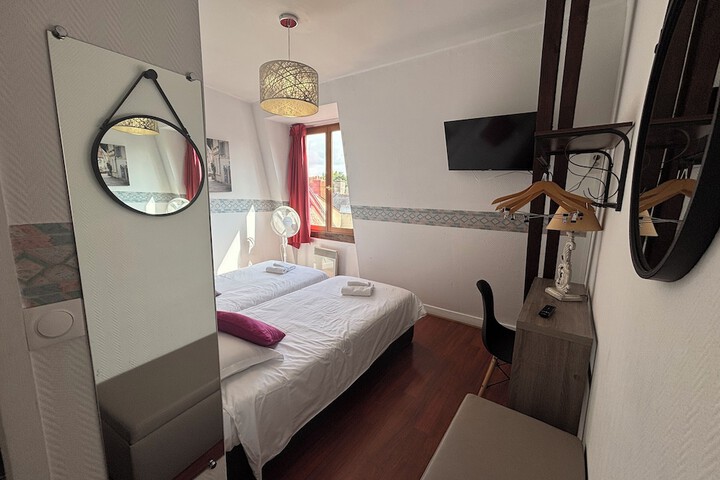 Room 7 of 27