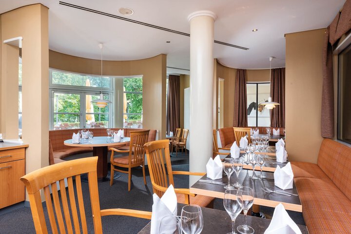 Dining 57 of 90