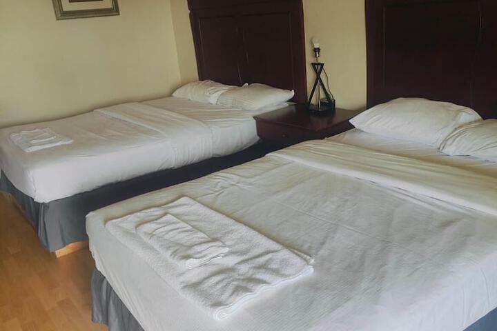 Quadruple with Double Bed (1 of 15)