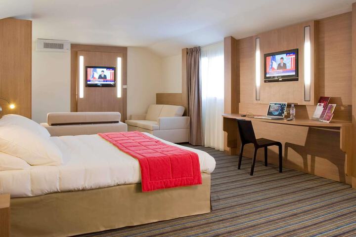 Room 6 of 30