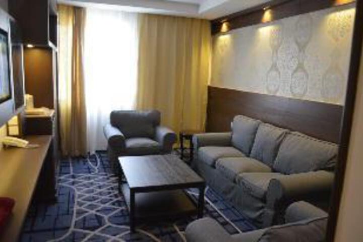 Room 7 of 33