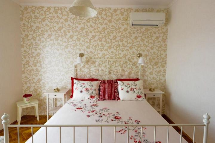 Room 3 of 49