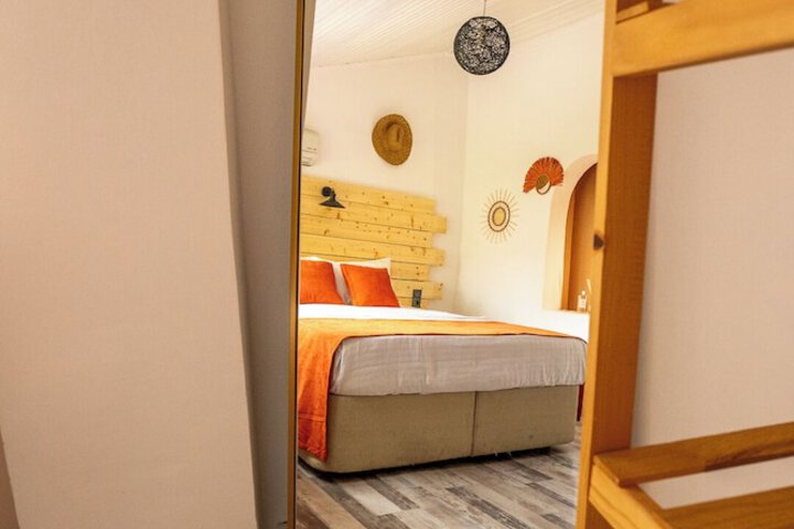 Room 22 of 47