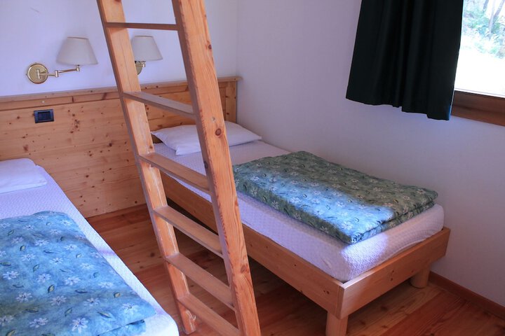 Room 3 of 32