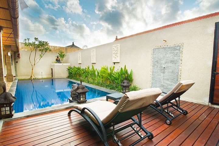 Pool Hotel