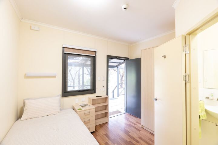 Room 4 of 17