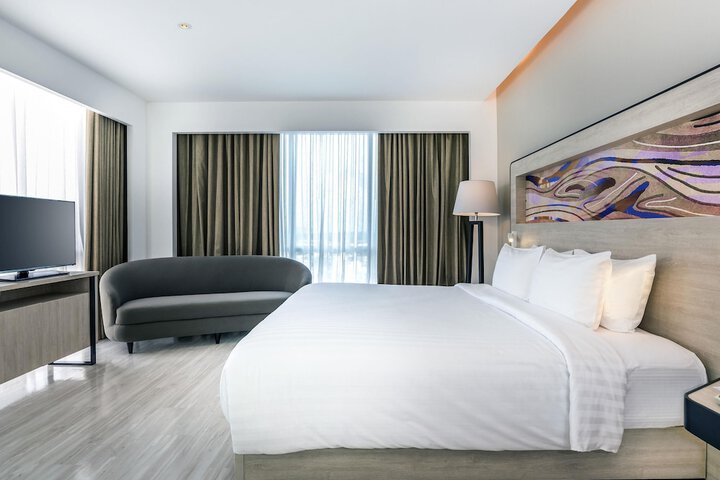 Room 12 of 210