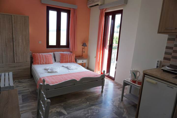 Room 16 of 102