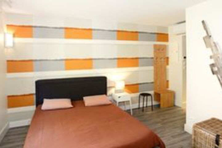 Room 7 of 11