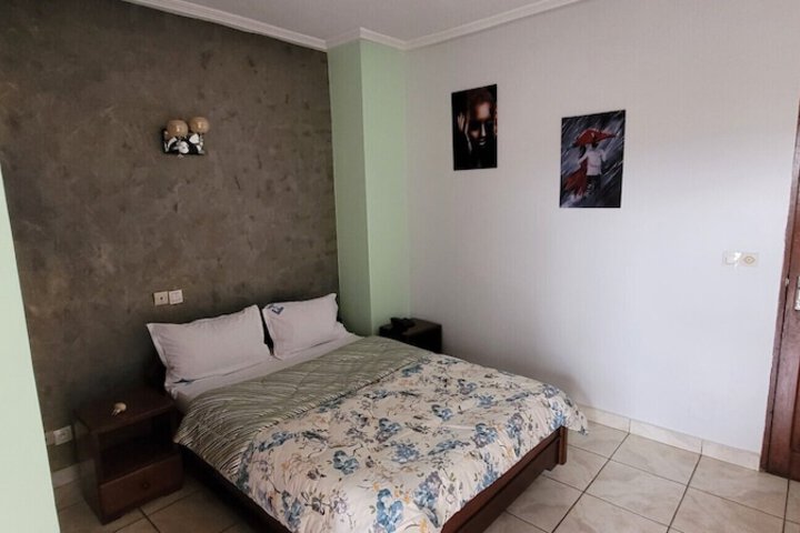Room 11 of 25