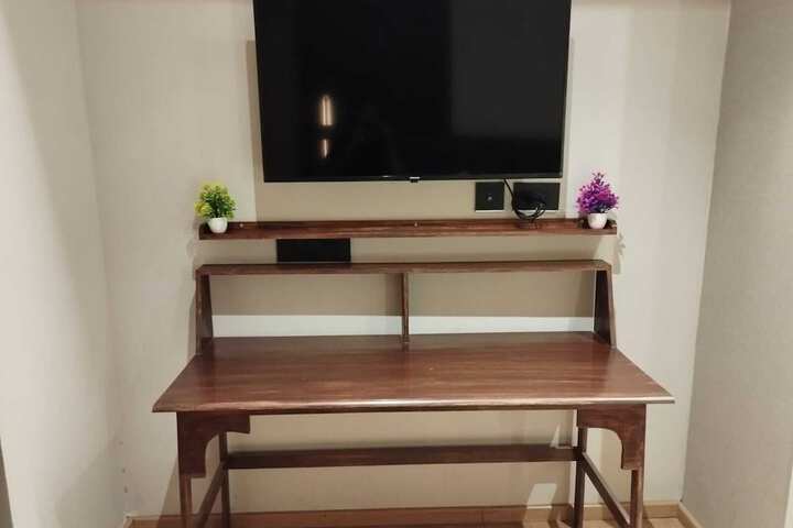 Room 6 of 16