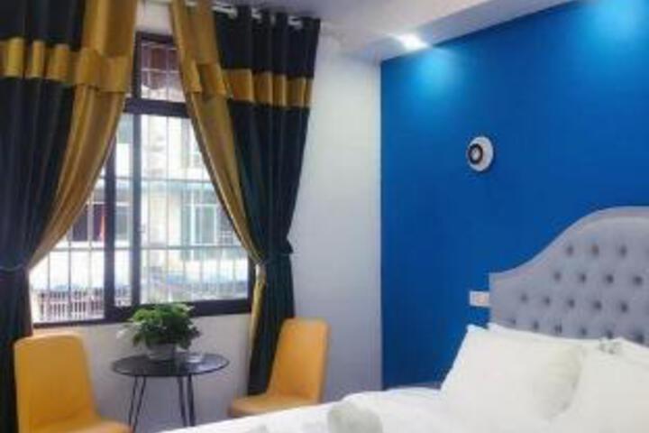 Room 5 of 6