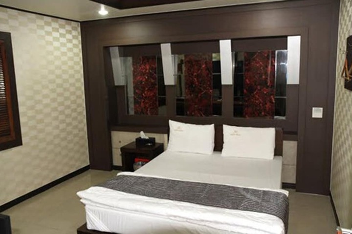Room 17 of 29