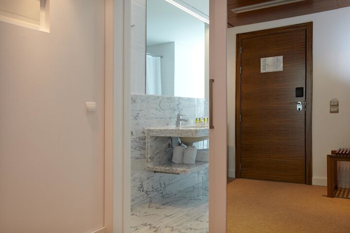 Room 14 of 46