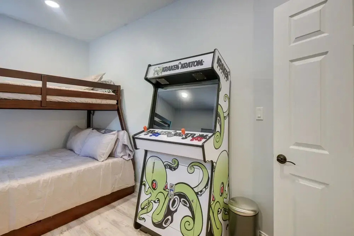 Room 5 of 15