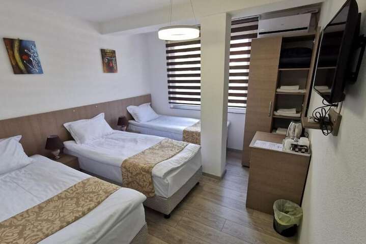 Room 16 of 42