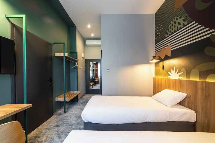Room 14 of 40