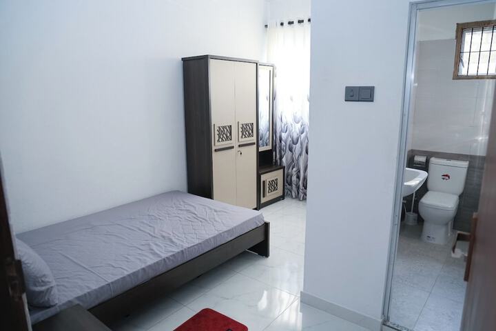 Room 9 of 18