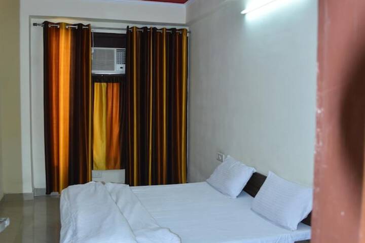 Room 16 of 39