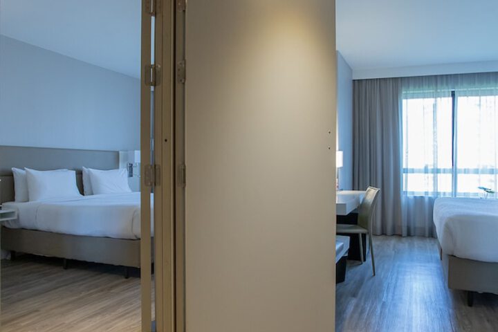 Room 16 of 141