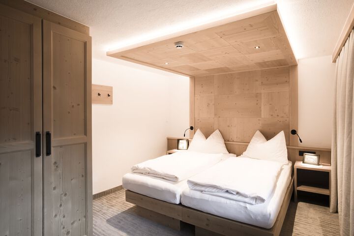 Room 5 of 27