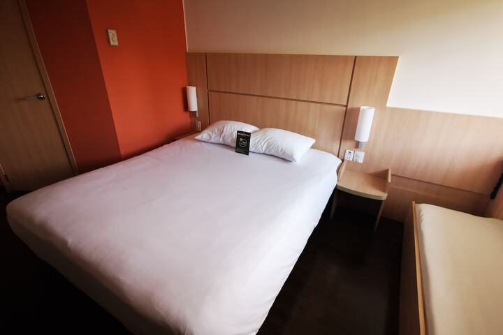 Room 5 of 32