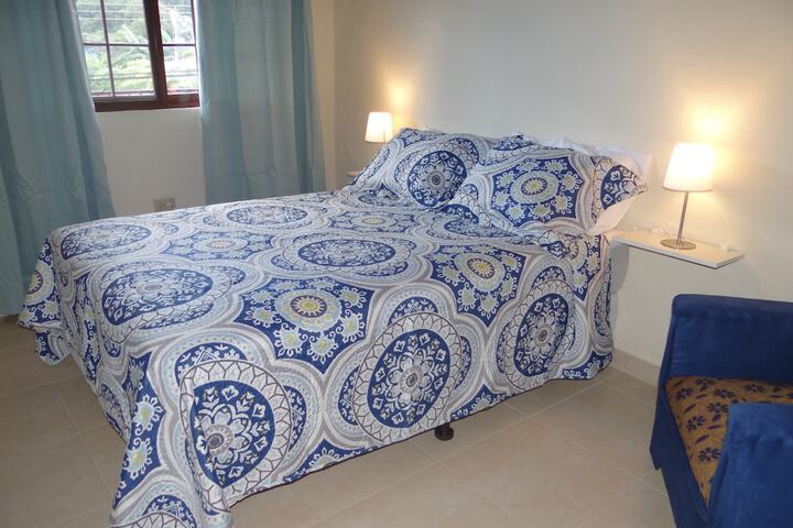 Room 4 of 8