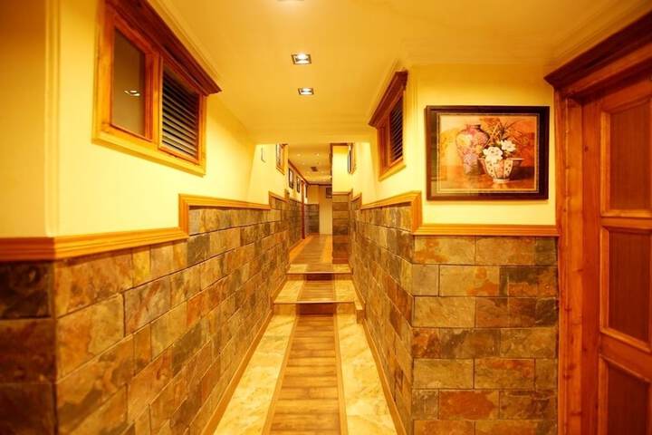 Ballroom/Hall 74 of 86