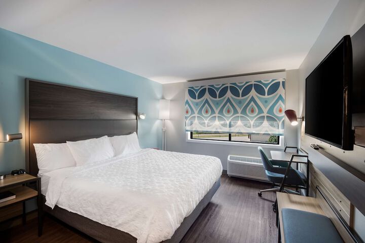 1 King Bed (7 of 9)