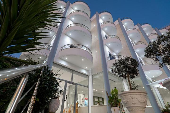 Hotel 8 of 23
