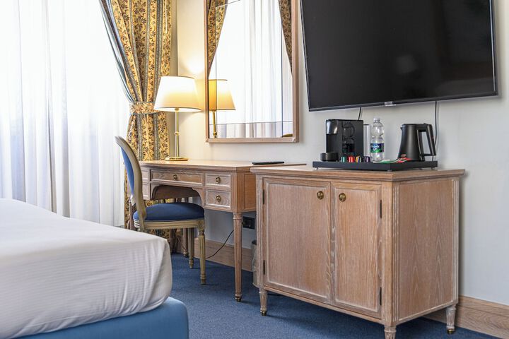 Room 28 of 62
