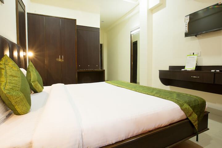Room 5 of 32
