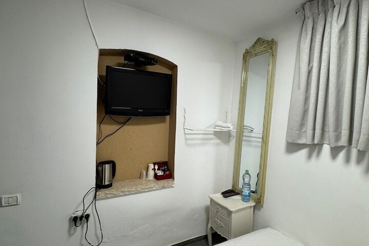 Room 29 of 90