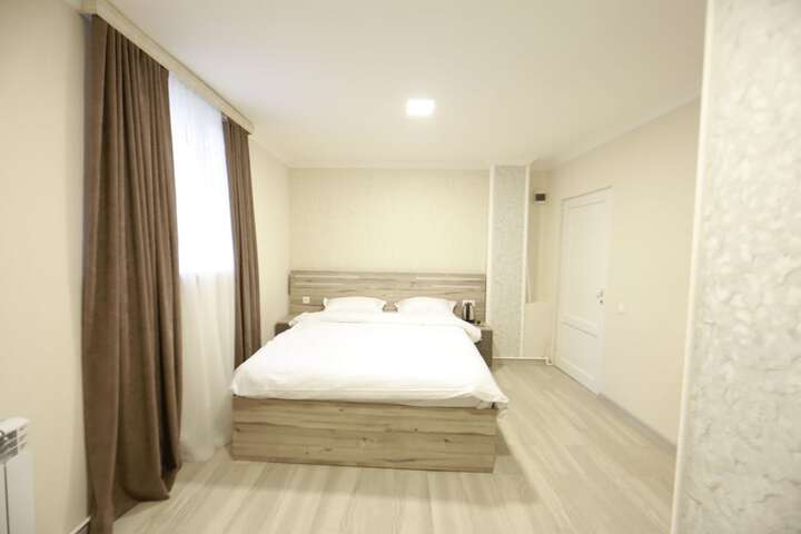 Room 17 of 77