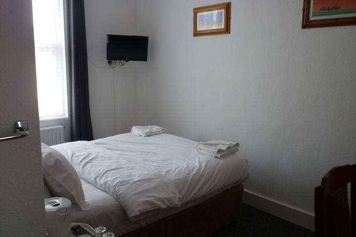 Room 28 of 47